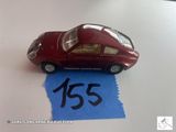 une petite voiture posée sur une feuille de papier