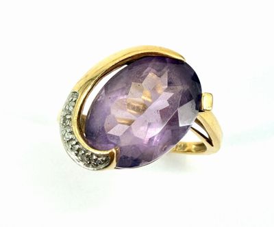 amethorate and diamond ring in 18k yellow gold