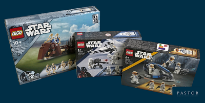 Trois coffrets Lego Star Wars sont présentés dans une boîte sur fond bleu