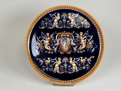 GIEN. Modèle Renaissance. Plateau circulaire en faïence poly… - Photo 1