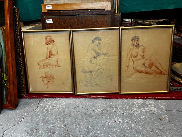 Suite d’étude de trois nus féminins. Sanguine et dessin. 