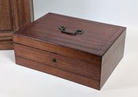 Coffret rectangulaire de voyage (?) en placage d'acajou, le … (photo 4)