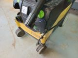 a machine that is sitting on the floor in the room