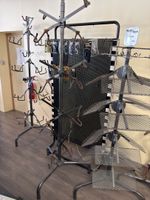 Ensemble comprenant de nombreux (environ 10) présentoirs mét… (photo 3)