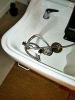 UN LIT DE MASSAGE CHAUFFANT AVEC BAC A SHAMPOOING INTEGRE DI… (photo 3)