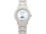 une photo d'une montre-bracelet pour femme dotée d'une lunette sertie de diamants
