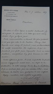 une vieille lettre manuscrite écrite par un homme assis sur une chaise