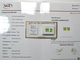 une photo d'un certificat accroché au mur d'un immeuble