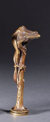 statue en bronze représentant un oiseau perché sur une branche d'arbre