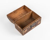 Petit coffret de mariage en hêtre polychromé à décor d'oisea… (photo 2)