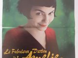 une vieille affiche de cinéma représentant une femme en robe rouge