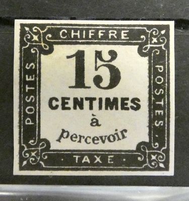une photo d'un timbre sur lequel figurent la mention « 13 centimes » et « percevoir »
