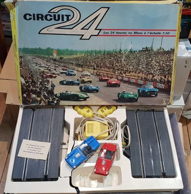 CIRCUIT 24 coffret n°2 format 57 x 38 x 8 cm contenant rails…