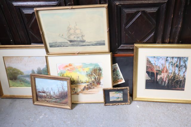 Lot de cadres : 2 reproductions, 2 pastels, 3 aquarelles 