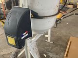 une image représentant une machine posée sur un chariot