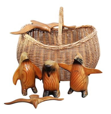 Ensemble en bois sculpté comprenant 5 SUJETS animaliers dont…