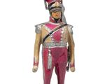 statue d'un soldat en uniforme rose, avec une plume sur la tête