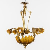 Lustre orné de putti et de plaques en forme de coquilles de … (photo 3)