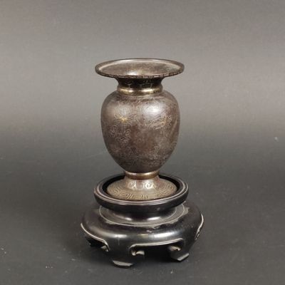 Japon, époque Meiji (1868-1912) Petit vase en bronze à patin… - Photo 1