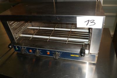 une image représentant un grille-pain posé sur une table