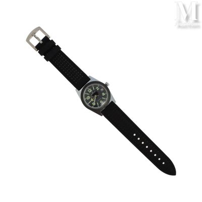 une image représentant une montre avec un bracelet noir sur fond blanc