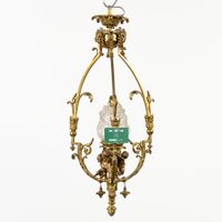 Lustre ou suspension orné d’un flambeau et de putti, en bron… (photo 2)