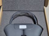 une boîte ouverte contenant une paire d'écouteurs