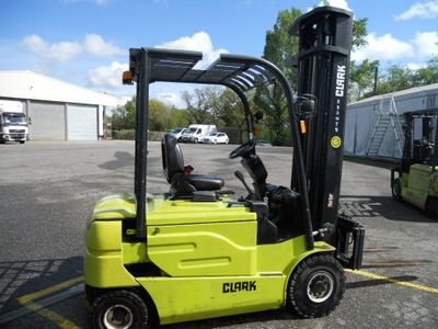 Chariot élévateur électrique CLARK GEX 25 Triplex 6100 mm TD…
