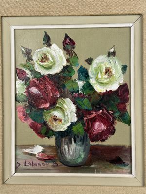 une peinture de roses dans un vase sur une table