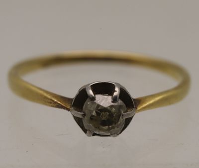 Bague en or jaune ornée d'un diamant taille solitaire