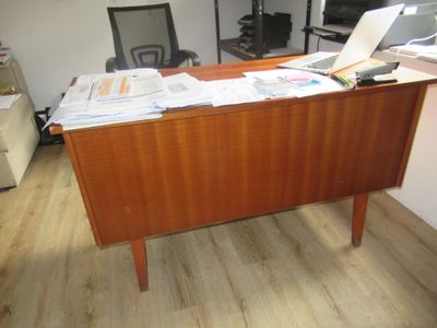 1 BUREAU à 3 tiroirs et 1 vantail style design scandinave.