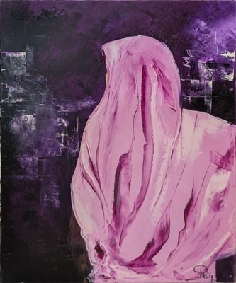 tableau représentant une femme portant un foulard rose, debout devant un immeuble