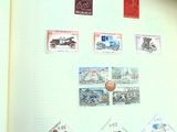 une photo d'une photo d'un livre avec des timbres