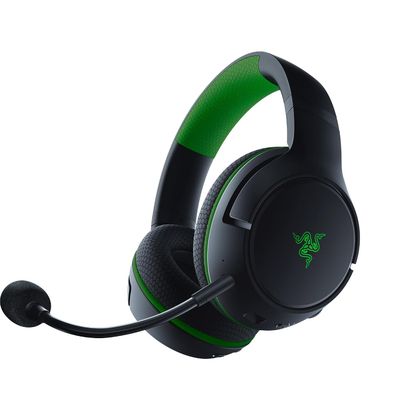 gros plan d'un casque de jeu avec microphone