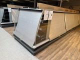 il y a de nombreux types de fenêtres différents dans le magasin