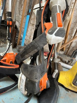 a pile of tools that are sitting on the floor