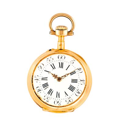 une montre de poche en or avec des chiffres romains