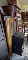 2 armoires rustiques, un mirroir, un encadrement et une tapi… (photo 2)