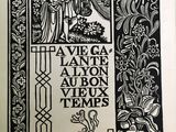 un livre en noir et blanc avec la photo d'une femme dans un jardin