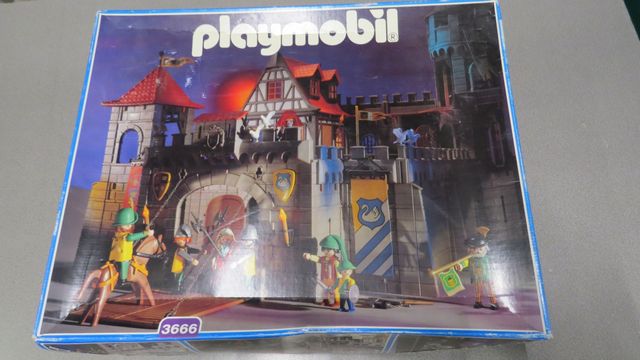 Lot PLAYMOBIL contenant le château fort (n°3666), un chevalier (n...