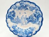 une image représentant une assiette bleue et blanche ornée d'un motif