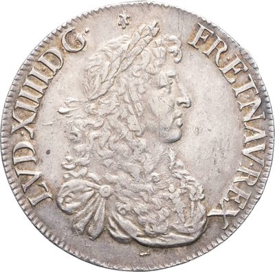 gros plan d'une pièce de monnaie sur fond blanc