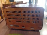 an old radio sitting on a table next to a green plate
