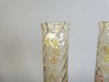 two vases that are sitting next to each other