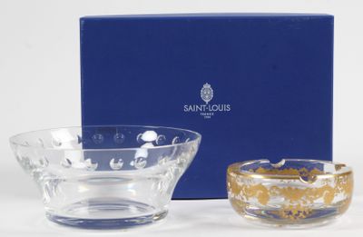 SAINT LOUIS, manufacture. -Un cendrier modèle MASSENET, en c…