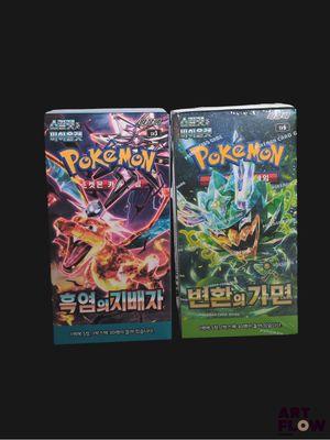 deux paquets de cartes à collectionner Pokémon empilés l'un sur l'autre