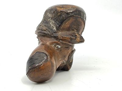 Fourneau de pipe en bruyère sculptée représentant une tête d…