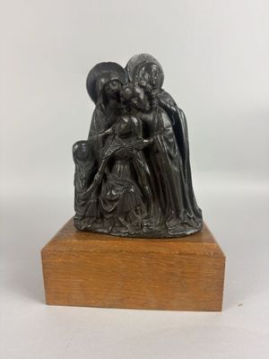 une photo représentant une statue d'un homme et d'une femme assis sur un banc