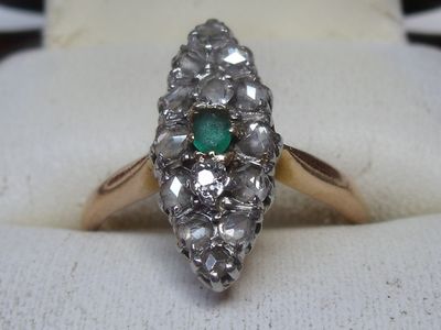 Bague « marquise » ancienne en or jaune 18K (Poinçon tête de…