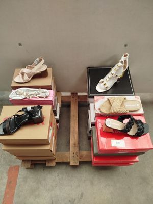 lot de 24 paires de chaussures - avec boites - pointures : 3…